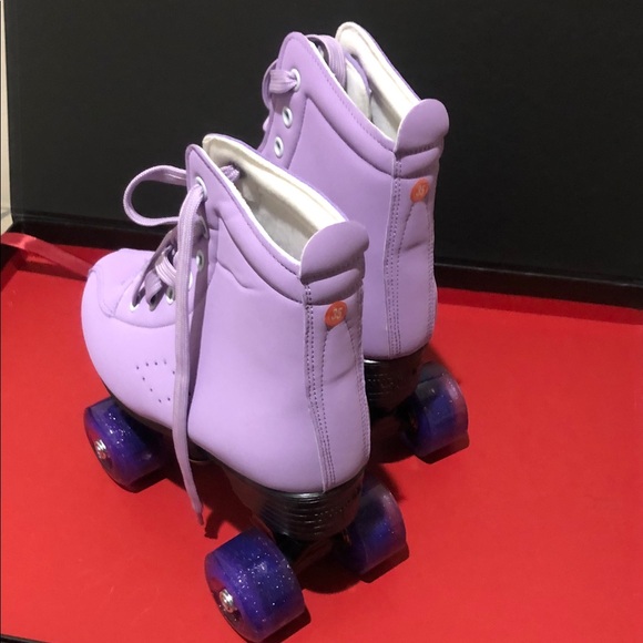 Teens and Adults Lavender Light-Up Women's Roller Skates. - Picture 2 of 5